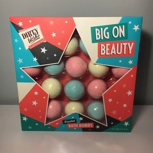 Lots of Essential oil bath bombs
